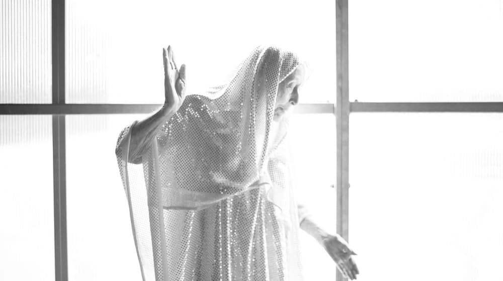 身延步築 + 地平線上的女士 (JF2021)電影劇照1