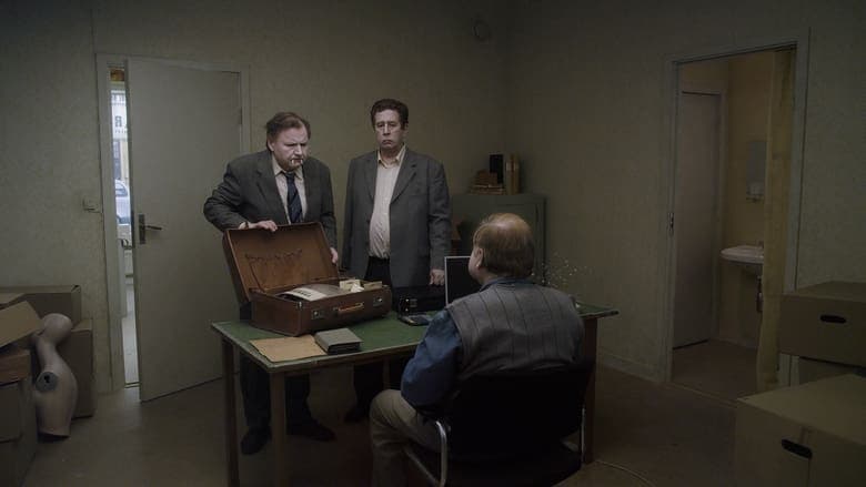 En duva satt på en gren och funderade på tillvaron電影劇照1