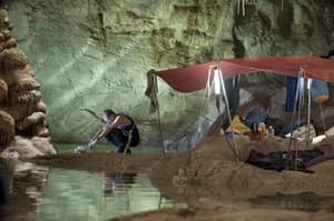 潛行深淵電影劇照10