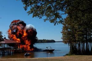 大白鯊3D食人夜電影劇照7