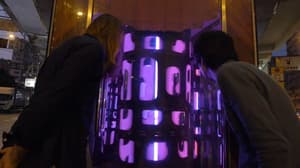 利用破窗空間離開車廂電影劇照11