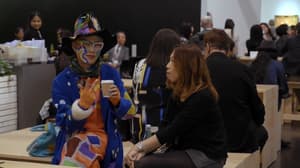 利用破窗空間離開車廂電影劇照7