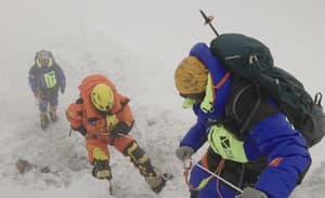 看不見的頂峰電影劇照5