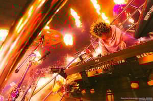 劇場版 YOASOBI 5th ANNIVERSARY DOME LIVE 2024 “超現實”電影劇照6