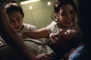 女子監獄電影劇照24