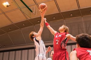 守望春天的我們電影劇照9