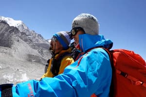 看不見的頂峰電影劇照22