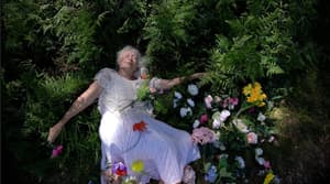 身延步築 + 地平線上的女士 (JF2021)電影劇照4