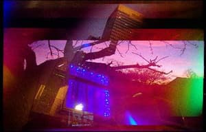 港口城市、墜落拱門電影劇照3