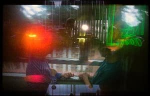 港口城市、墜落拱門電影劇照5