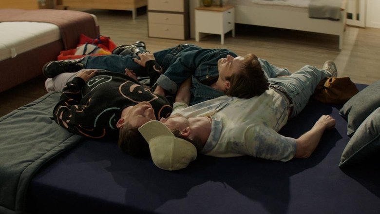 Ein Bett für Drei oder die außergewöhnliche und überraschende Komplexität von Schlafzimmermöbeln電影劇照1