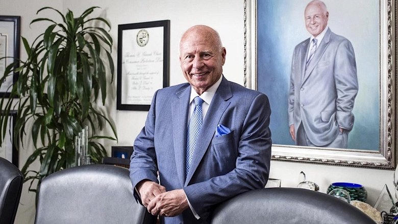 The Housewife and the Hustler電影劇照1