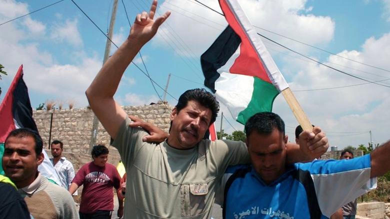 Five Broken Cameras電影劇照1