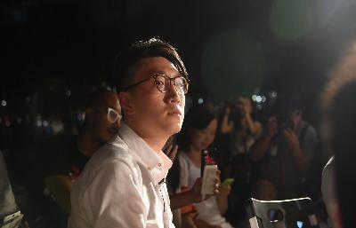 自主特區－地厚天高電影劇照1