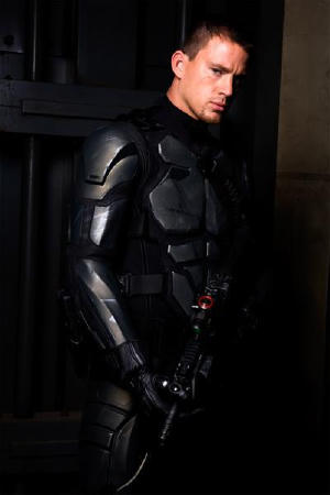 義勇羣英之毒蛇風暴電影劇照5