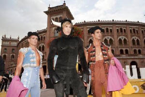 波兒出城之妖壇教祖三點畢露搞硬美國佬電影劇照2