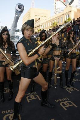 波兒出城之妖壇教祖三點畢露搞硬美國佬電影劇照5