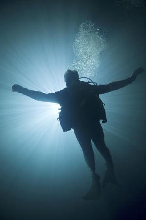 潛行深淵電影劇照8