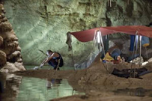 潛行深淵電影劇照10