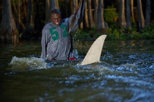 大白鯊3D食人夜電影劇照8