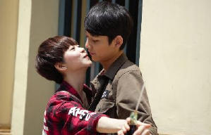 燈塔下的戀人電影劇照13