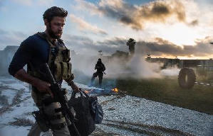 13 小時：班加西無名英雄電影劇照3