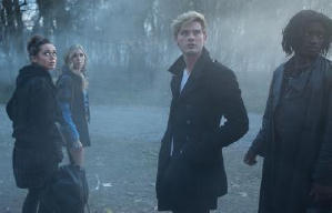 折翼天使首部曲：魔咒之吻電影劇照7