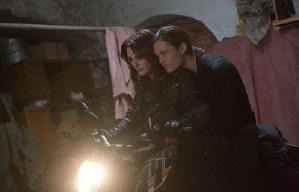 折翼天使首部曲：魔咒之吻電影劇照10