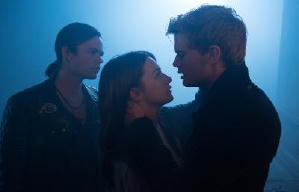 折翼天使首部曲：魔咒之吻電影劇照11