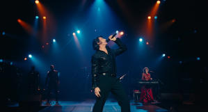 Song Sung Blue: 藍色情歌電影劇照6