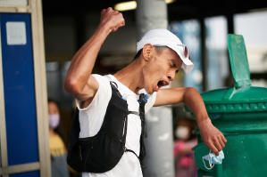 香港四徑大步走電影劇照12