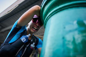 香港四徑大步走電影劇照13