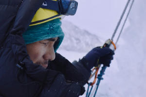 看不見的頂峰電影劇照7