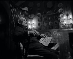 可憐的東西電影劇照23