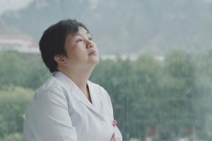 看不見的頂峰電影劇照12