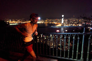 香港四徑大步走電影劇照16