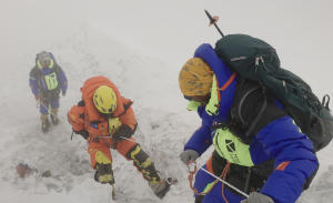 看不見的頂峰電影劇照5