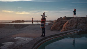 身延步築 + 地平線上的女士 (JF2021)電影劇照8