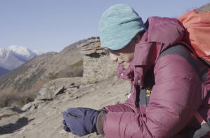 看不見的頂峰電影劇照4