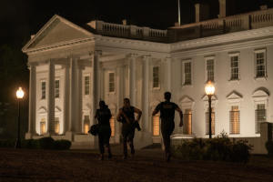 美帝崩裂電影劇照5