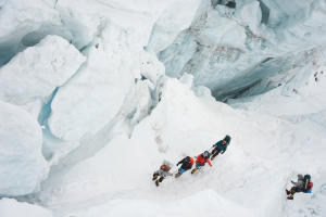 看不見的頂峰電影劇照15