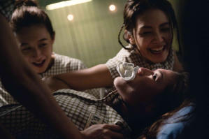 女子監獄電影劇照24