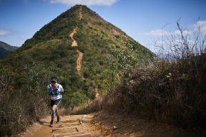 香港四徑大步走電影劇照31