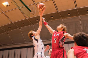 守望春天的我們電影劇照9