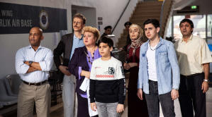 媽打對決小布殊電影劇照11