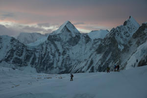 看不見的頂峰電影劇照13