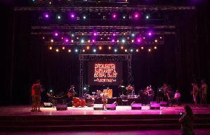 弦滿夏灣拿電影劇照9