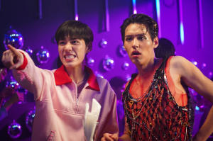 𝗺𝟲 𝘀𝗰𝗿𝗲𝗲𝗻𝗶𝗻𝗴 𝟯𝟲 ➤ 《關於我和鬼變成家人的那封利是》死鬼老公特別場電影劇照2