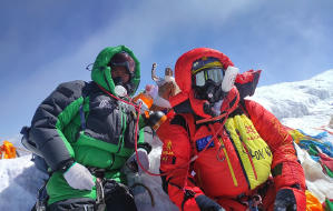 看不見的頂峰電影劇照26