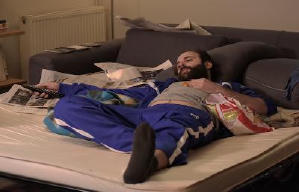 癲離地中坑電影劇照6